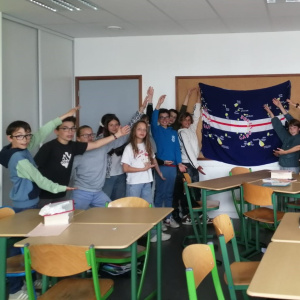Dix étoiles sur un drapeau (étole offerte par Suzana Su Correia) et tant de bonheur à partage