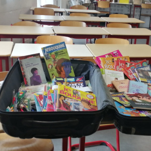 27 Mars, une valise se remplit de littérature et magazines