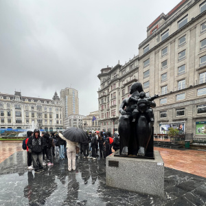 Sculpture La maternidad de Fernando Botero, Oviedo